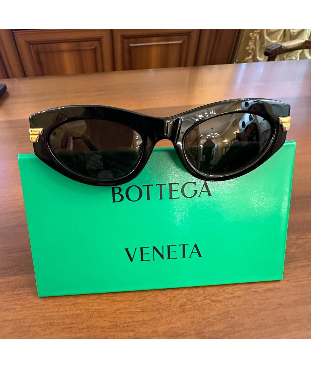 BOTTEGA VENETA Черные пластиковые солнцезащитные очки, фото 2