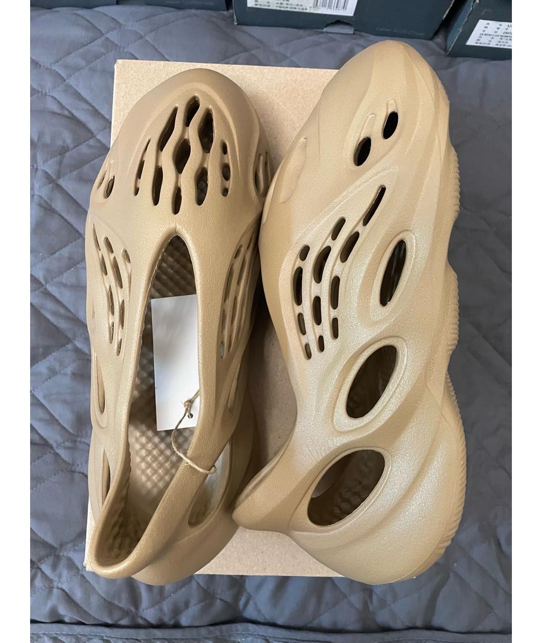 ADIDAS YEEZY Горчичные резиновые шлепанцы, фото 2