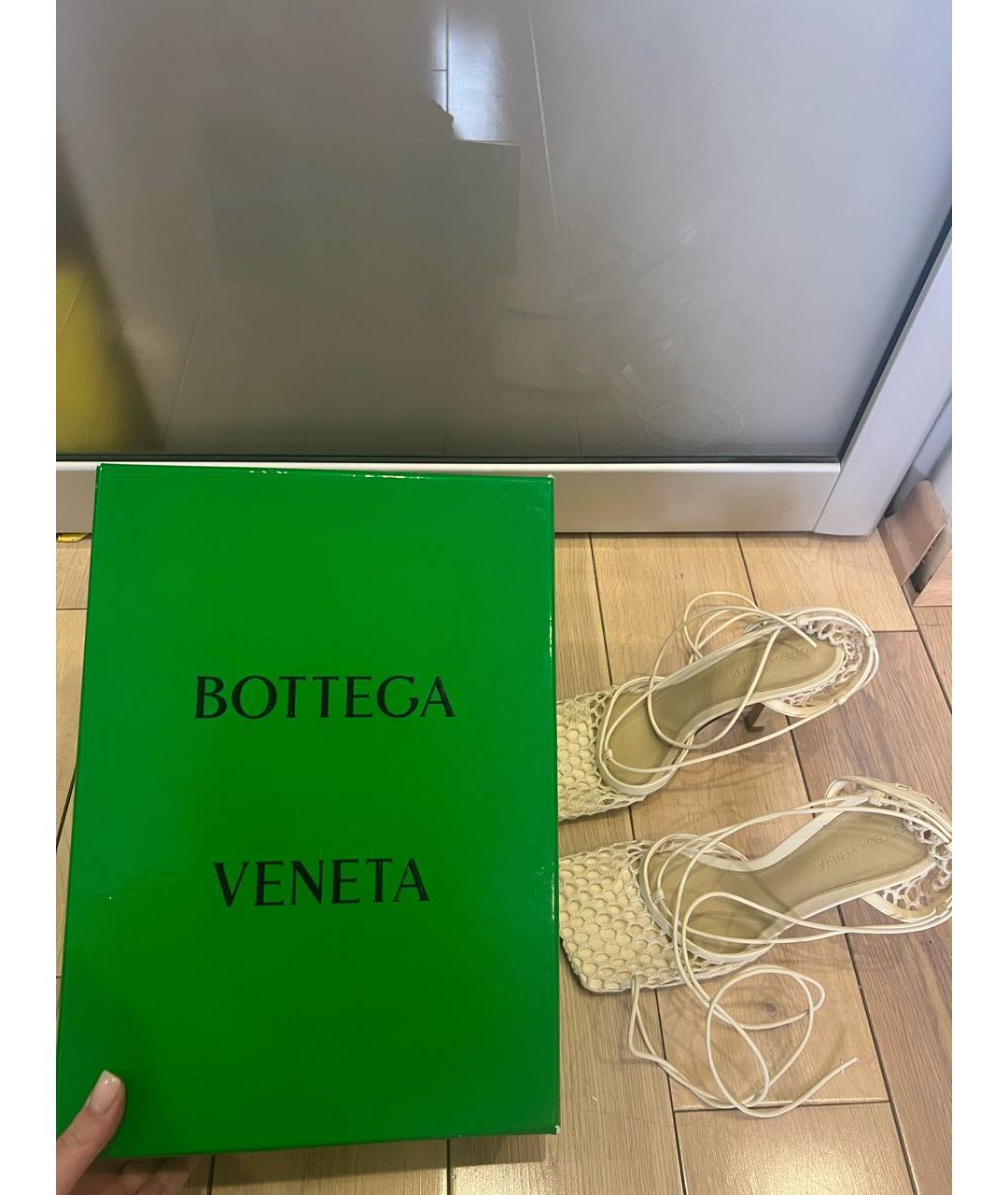 BOTTEGA VENETA Бежевые кожаные босоножки, фото 5