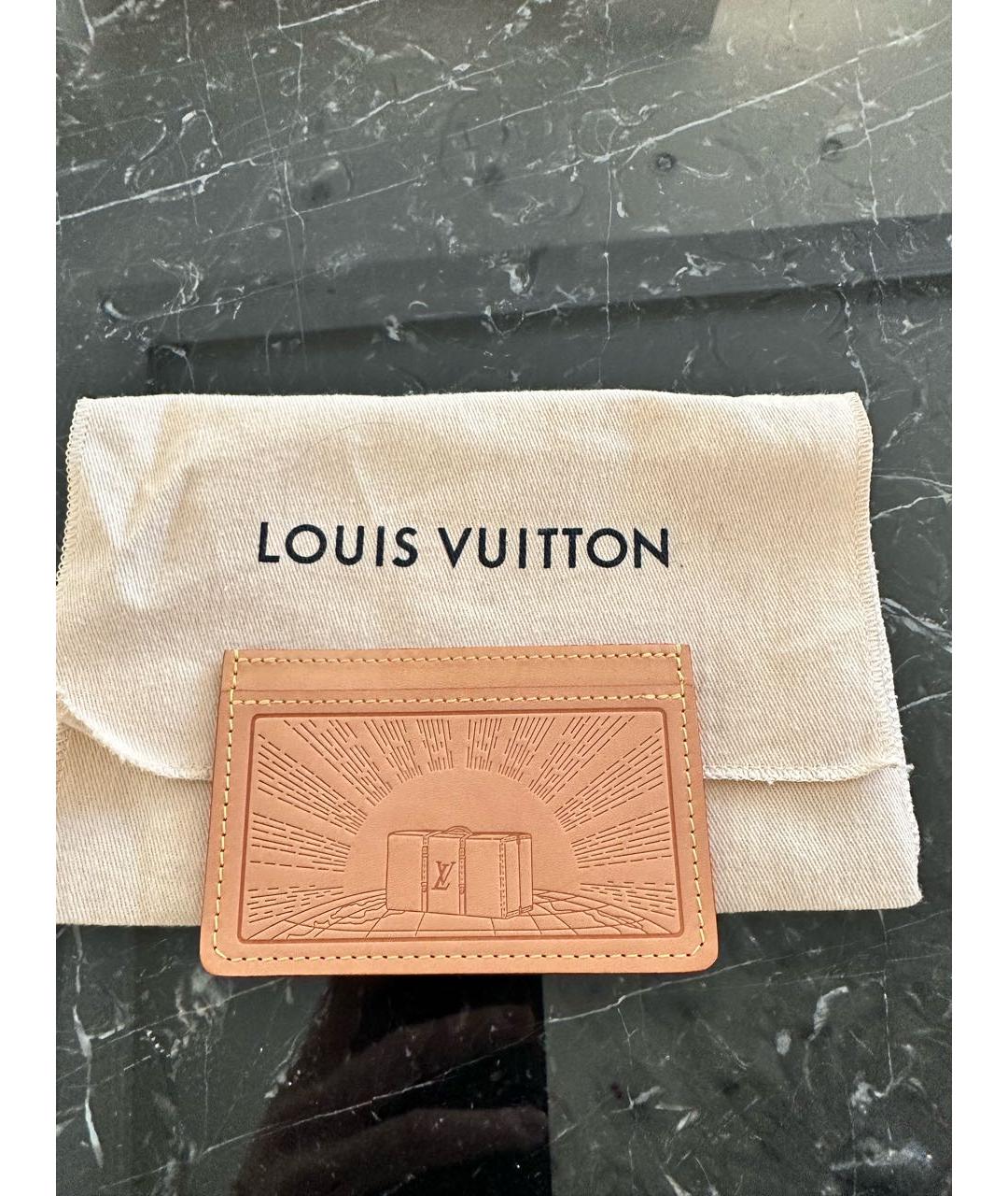 LOUIS VUITTON Бежевый кожаный кардхолдер, фото 2