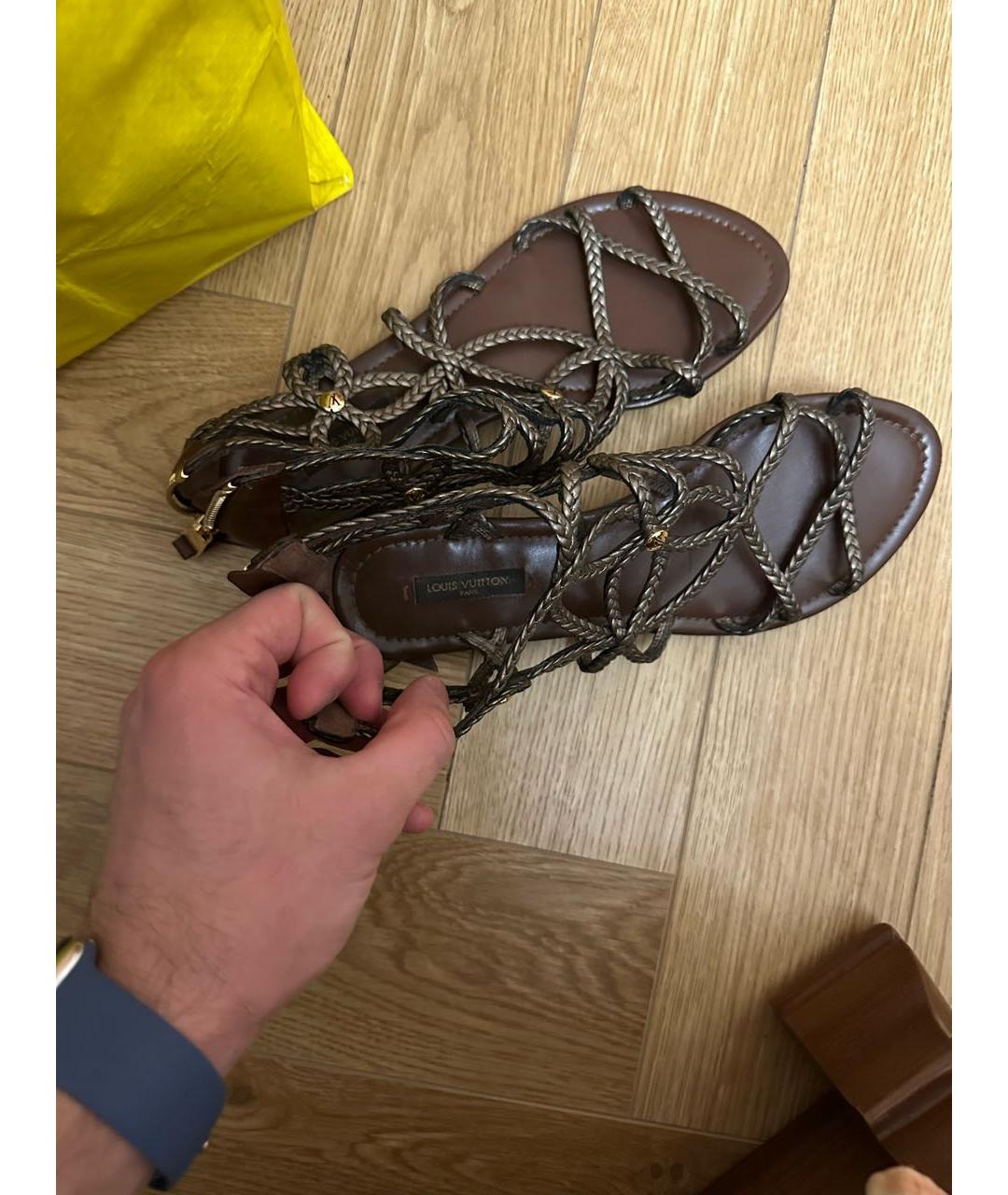 LOUIS VUITTON PRE-OWNED Кожаные сандалии, фото 5