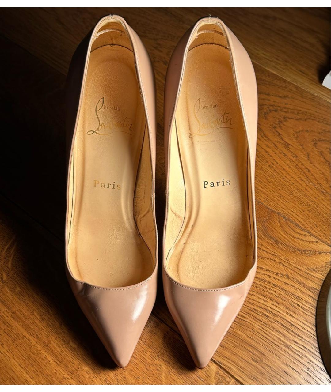 CHRISTIAN LOUBOUTIN Бежевые туфли из лакированной кожи, фото 2
