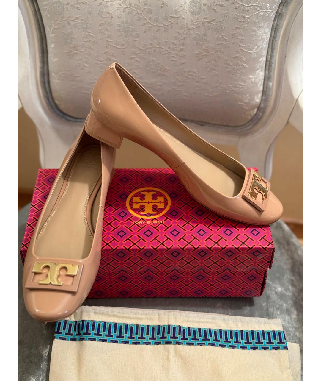 TORY BURCH Бежевые туфли из лакированной кожи, фото 3