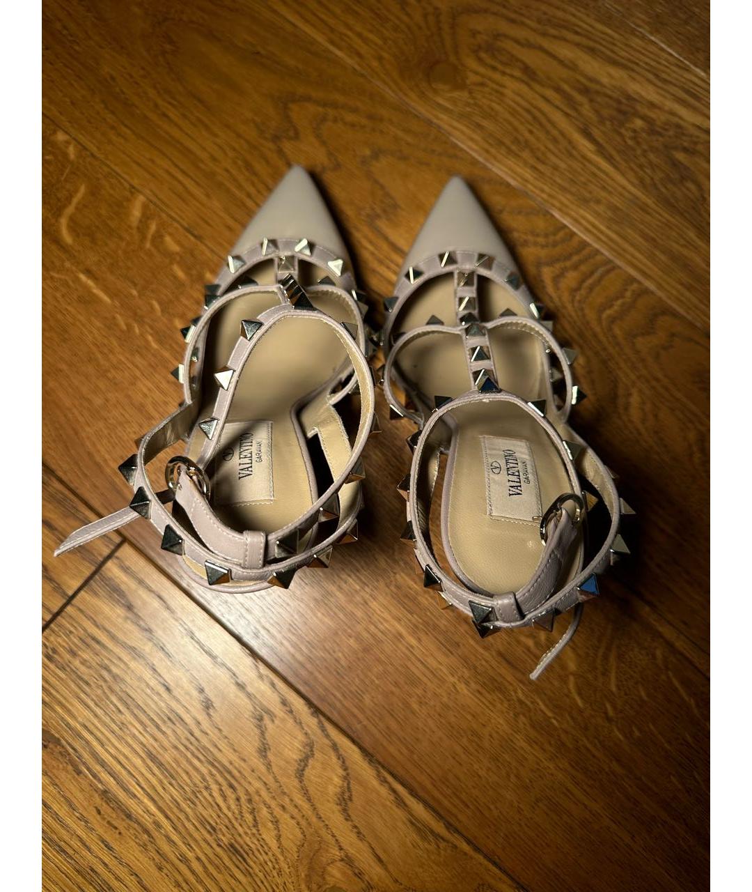 VALENTINO Бежевые босоножки из лакированной кожи, фото 3