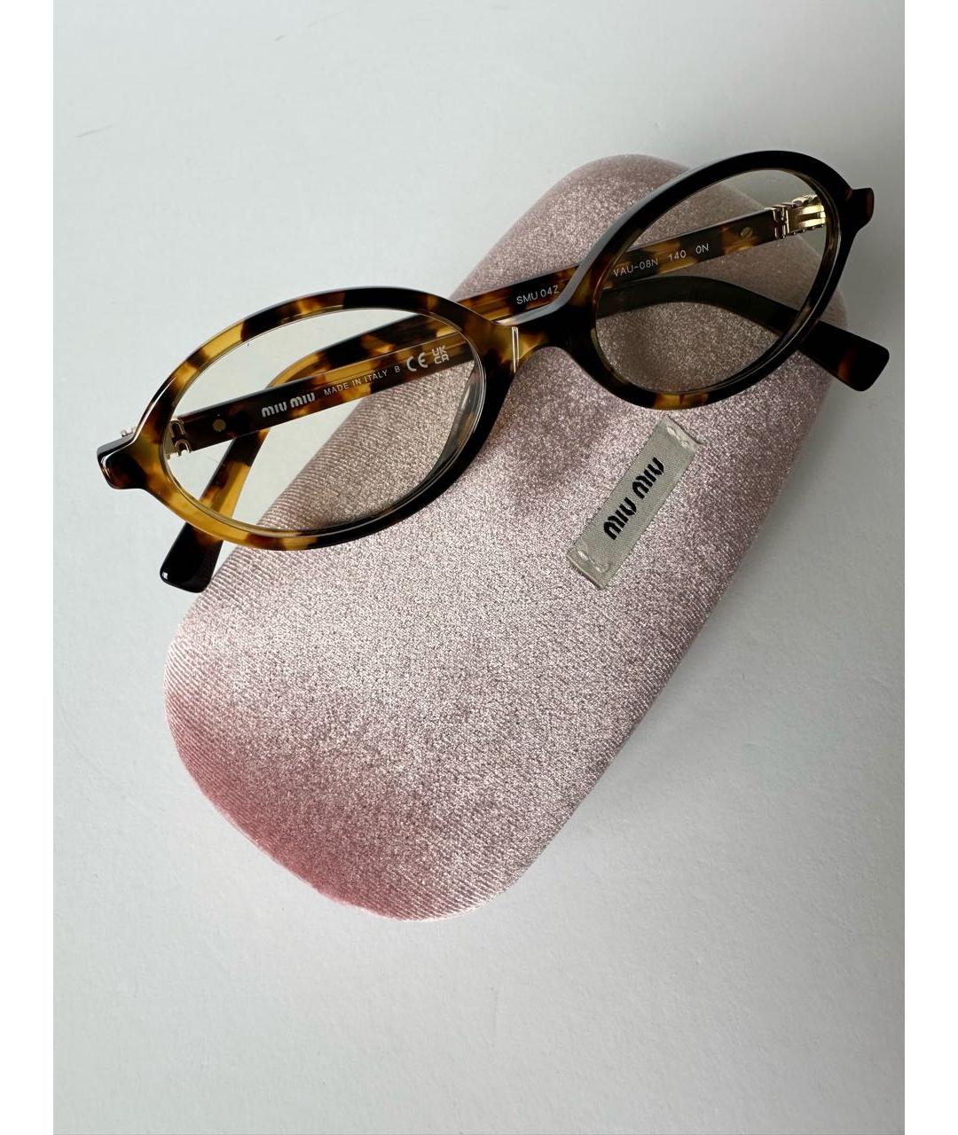 MIU MIU Коричневые пластиковые солнцезащитные очки, фото 4