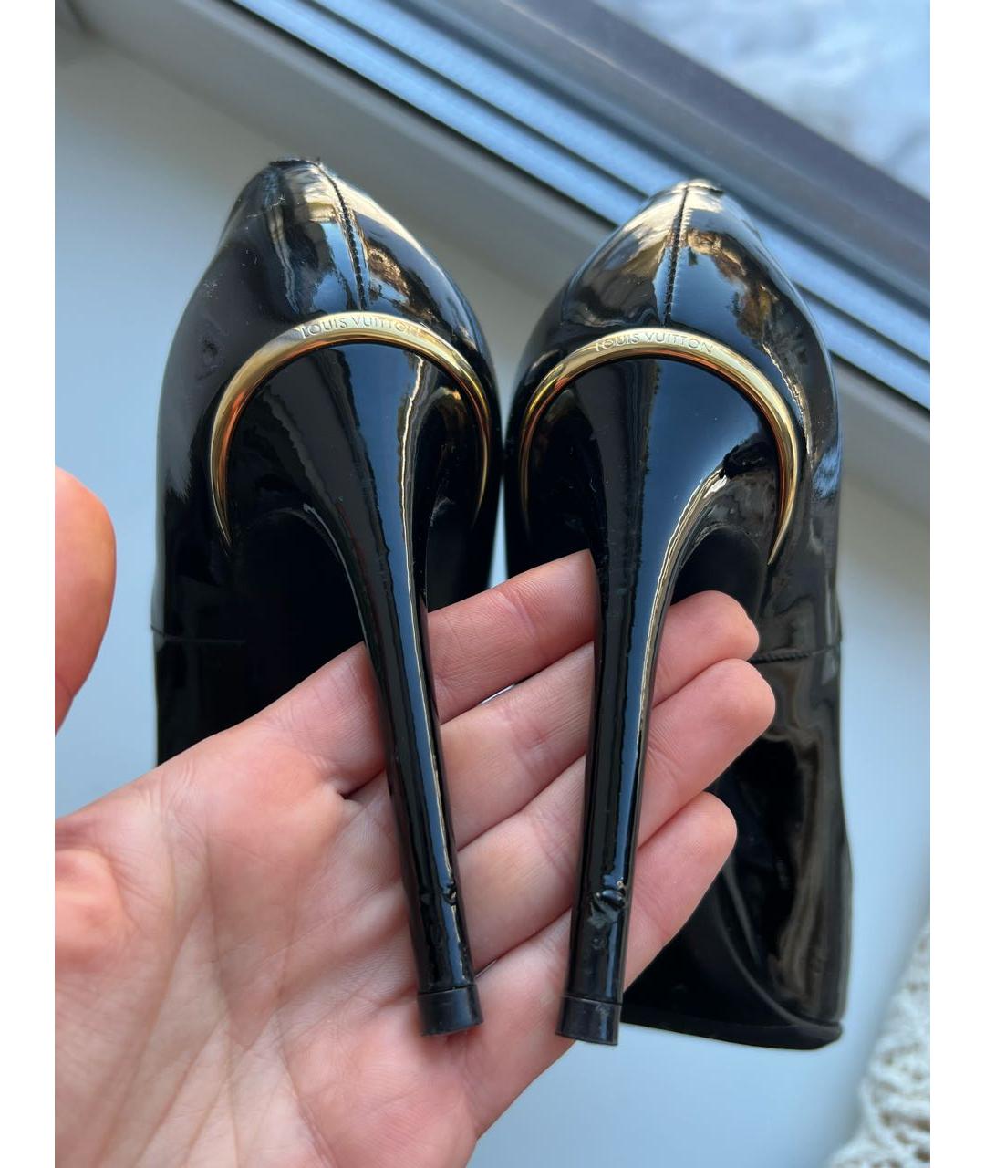 LOUIS VUITTON PRE-OWNED Черные туфли из лакированной кожи, фото 6