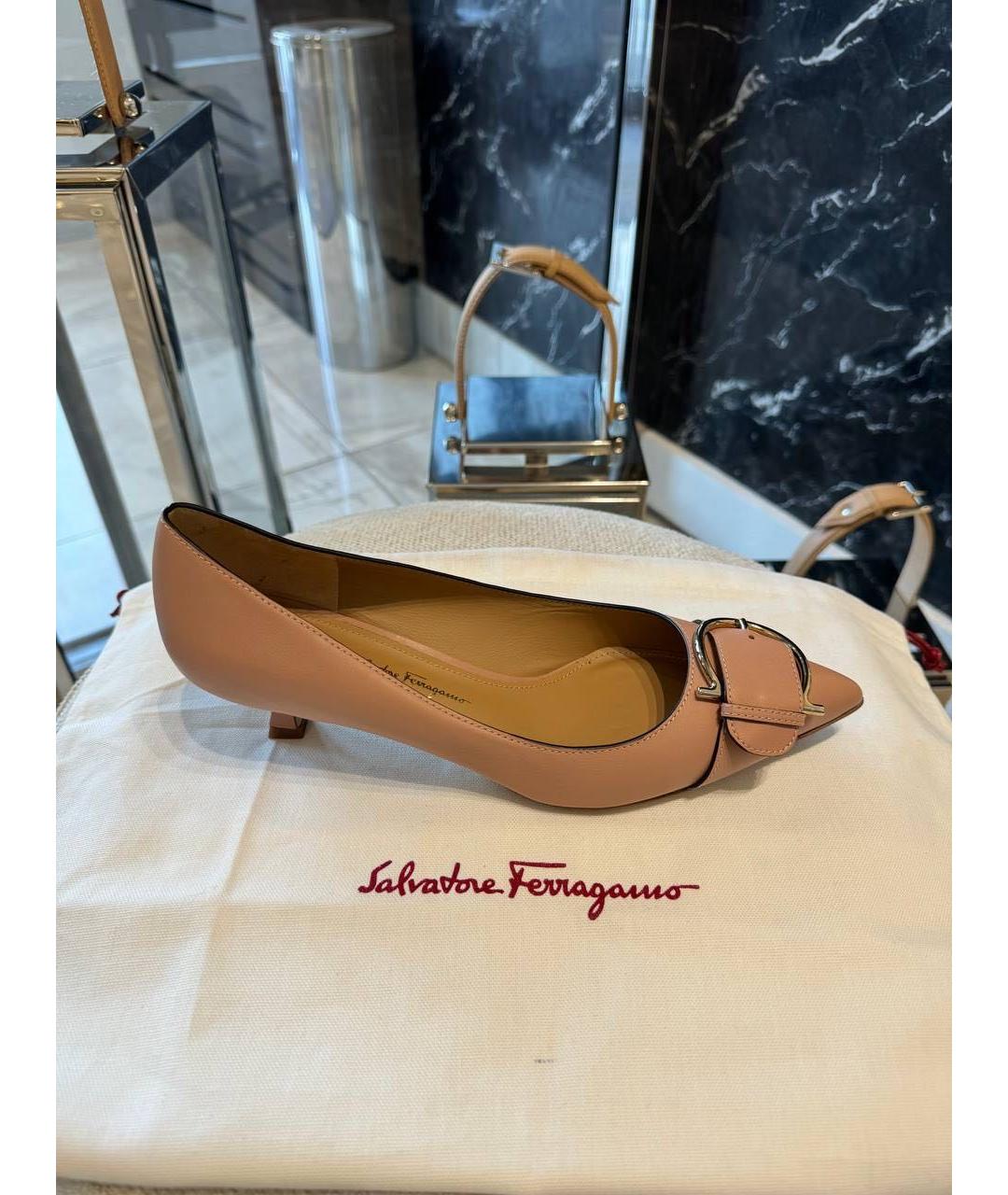 SALVATORE FERRAGAMO Розовые кожаные лодочки на низком каблуке, фото 5