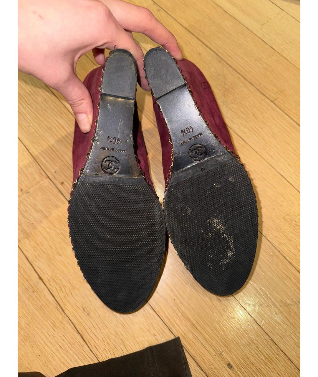 CHANEL PRE-OWNED Бордовые замшевые туфли, фото 4
