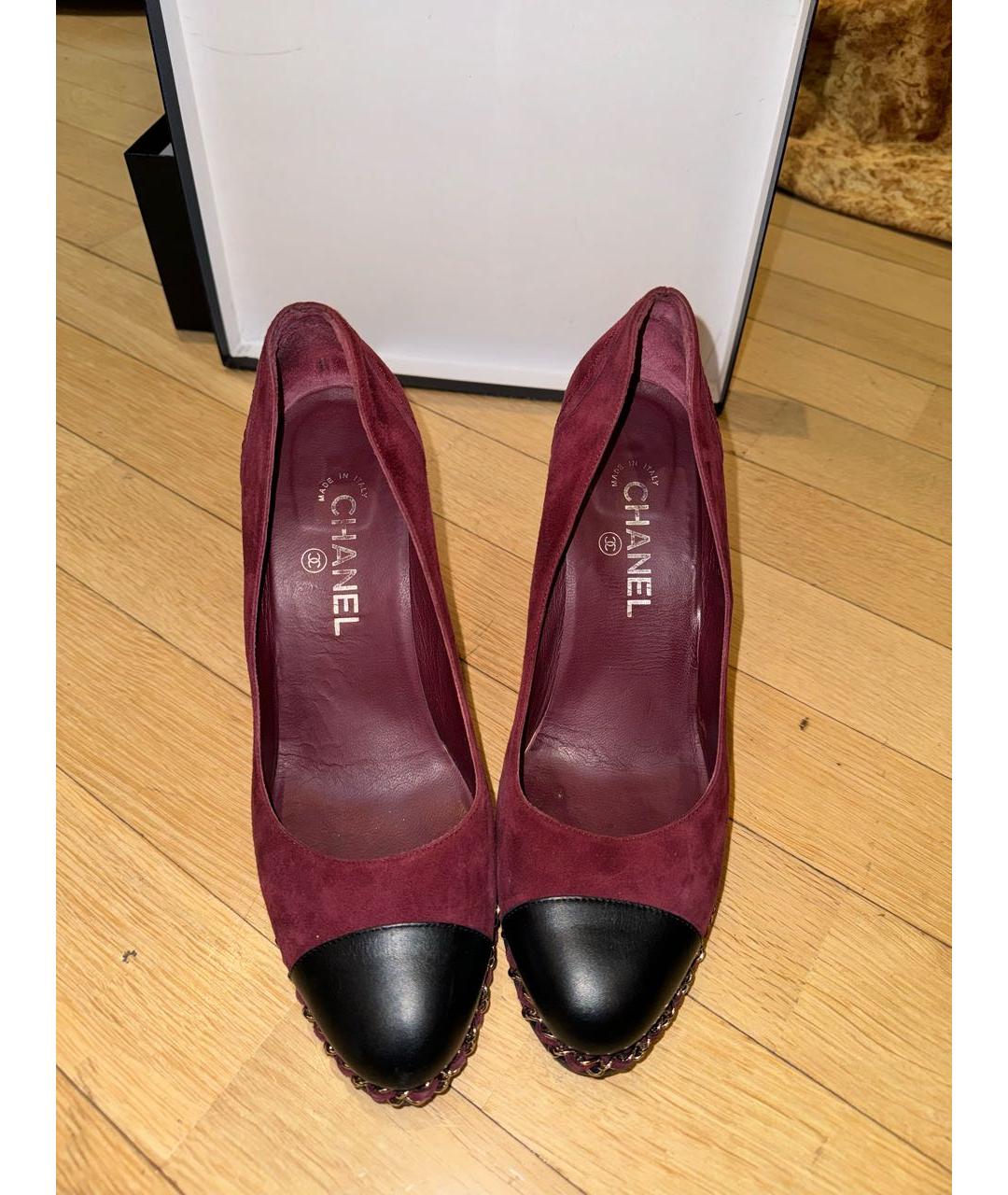 CHANEL PRE-OWNED Бордовые замшевые туфли, фото 2