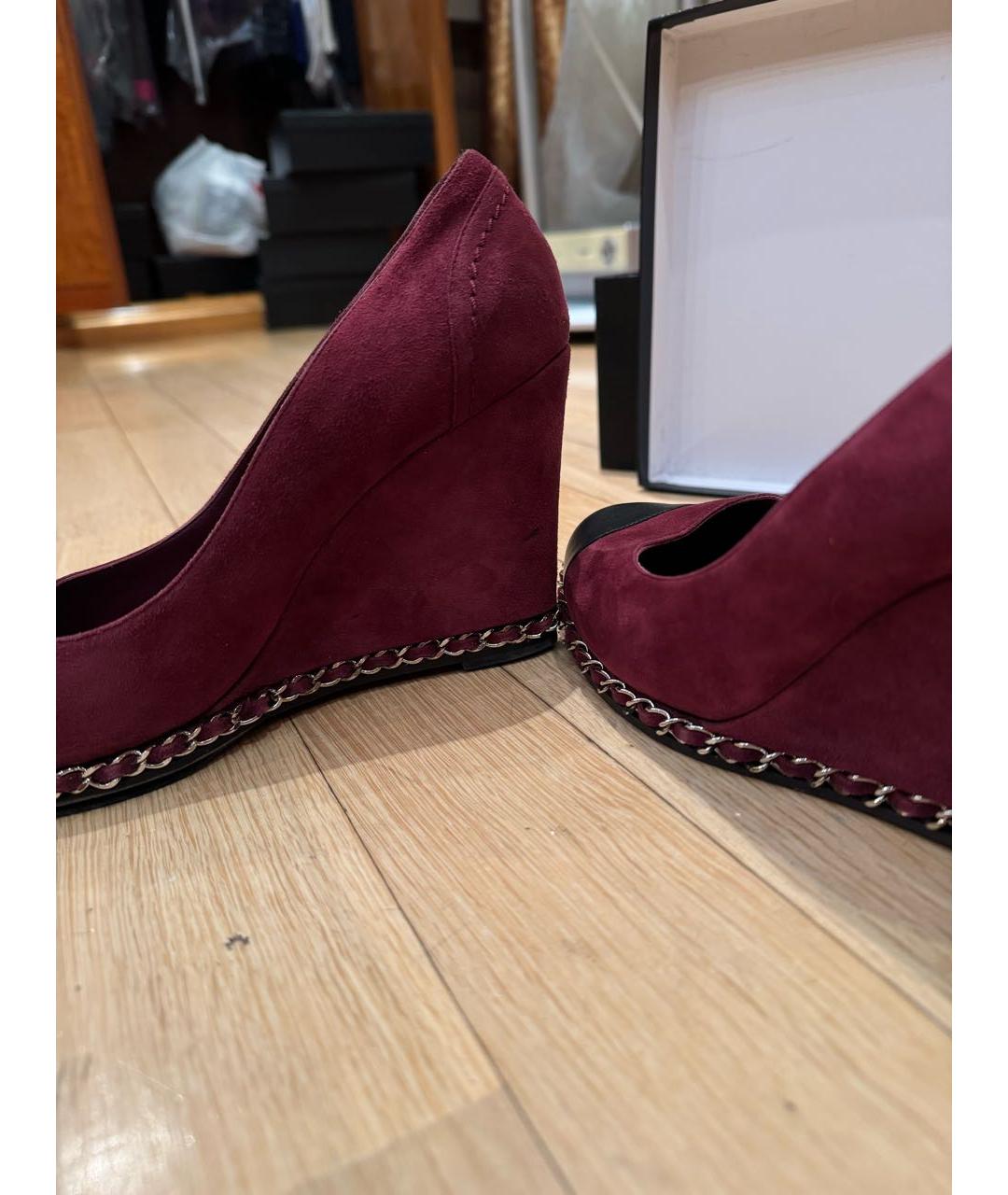 CHANEL PRE-OWNED Бордовые замшевые туфли, фото 5