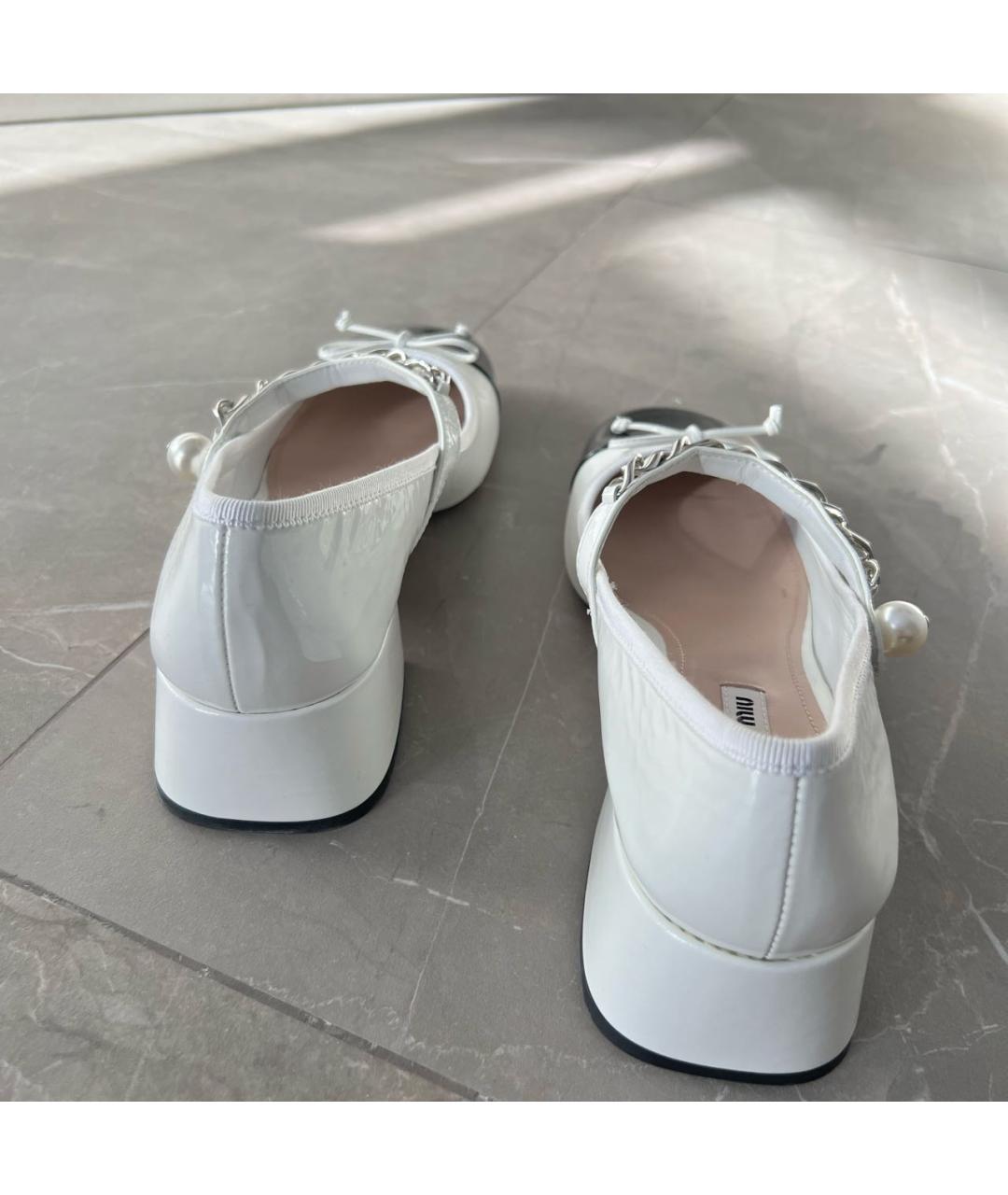 MIU MIU Белые туфли из лакированной кожи, фото 3
