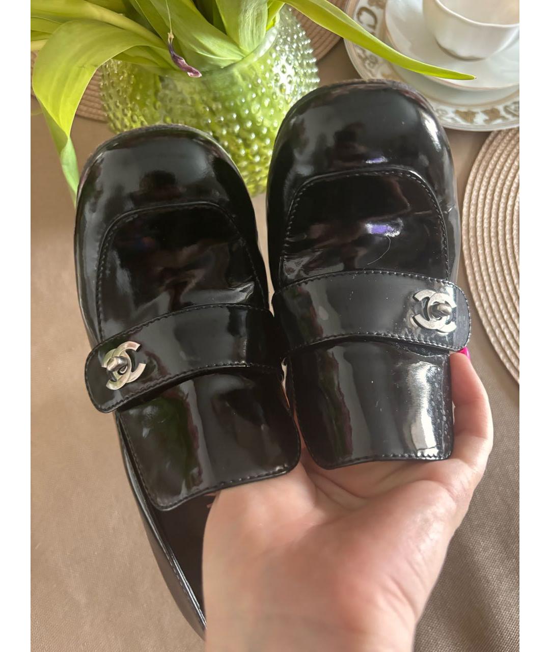 CHANEL PRE-OWNED Черные туфли из лакированной кожи, фото 6