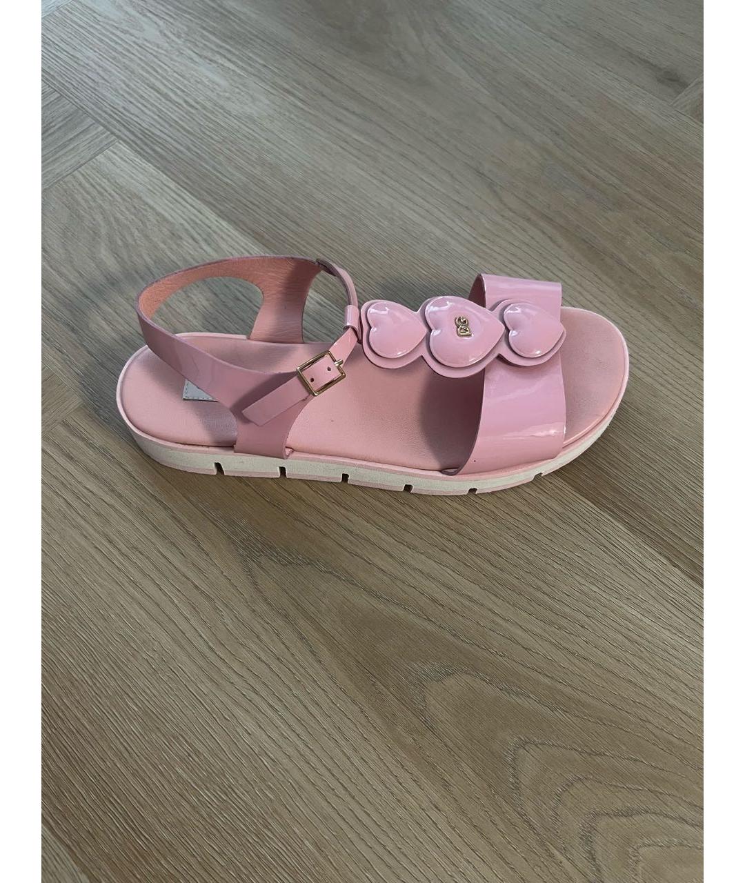 DOLCE&GABBANA Розовые сандалии и шлепанцы из лакированной кожи, фото 5