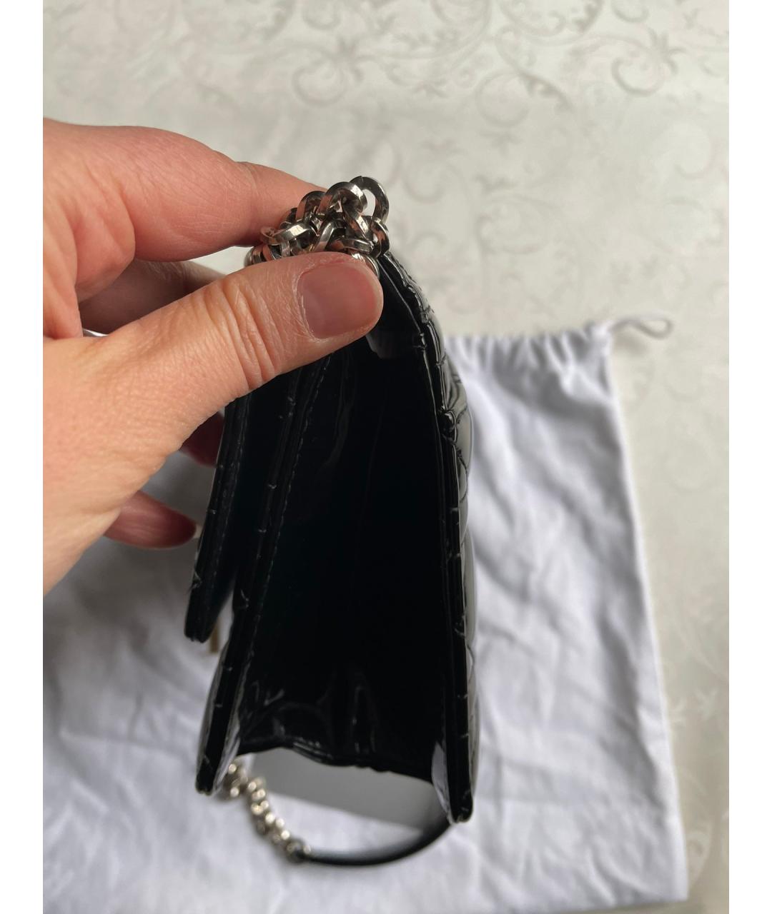 CHRISTIAN DIOR Черная сумка через плечо из лакированной кожи, фото 5