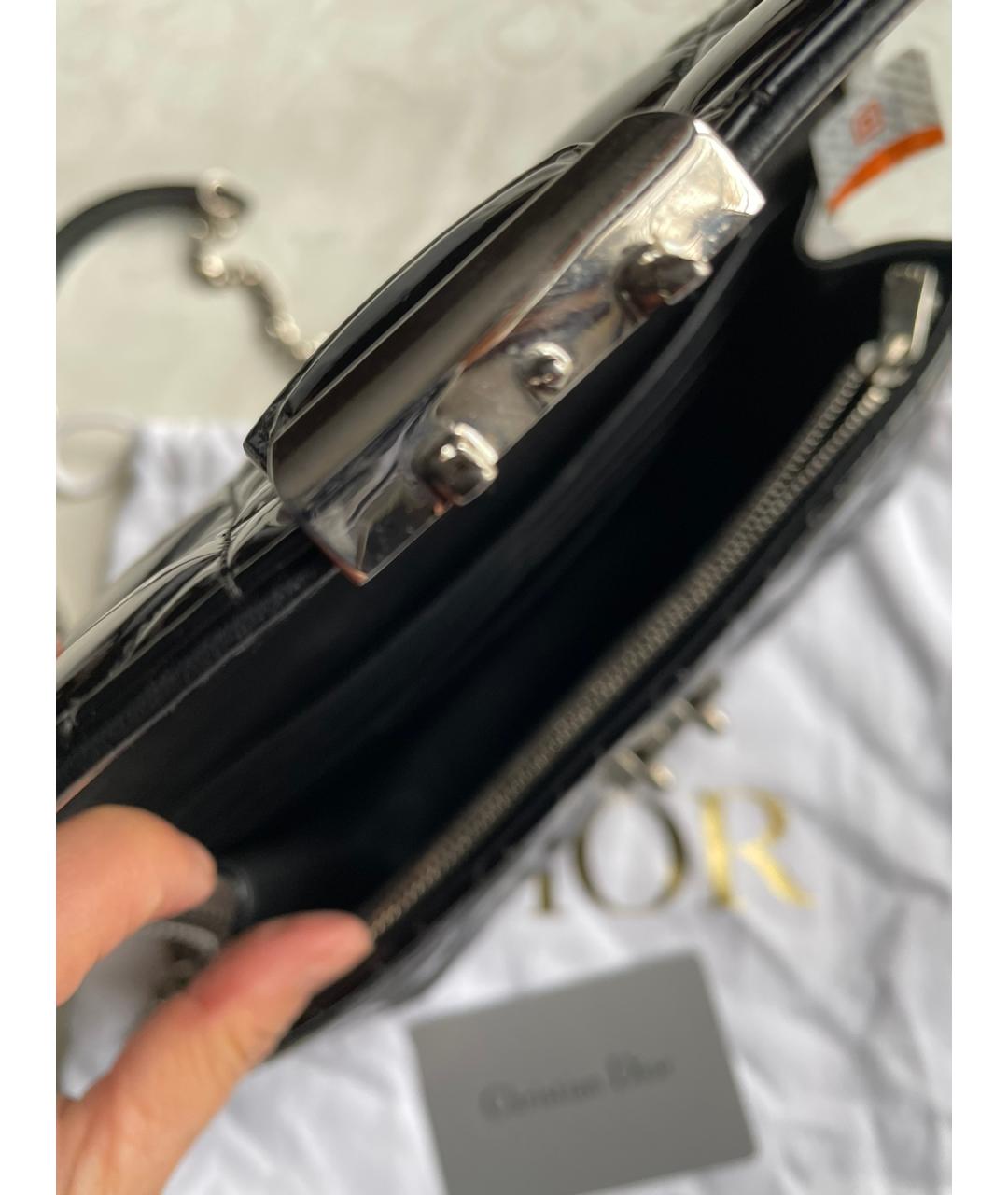 CHRISTIAN DIOR Черная сумка через плечо из лакированной кожи, фото 6