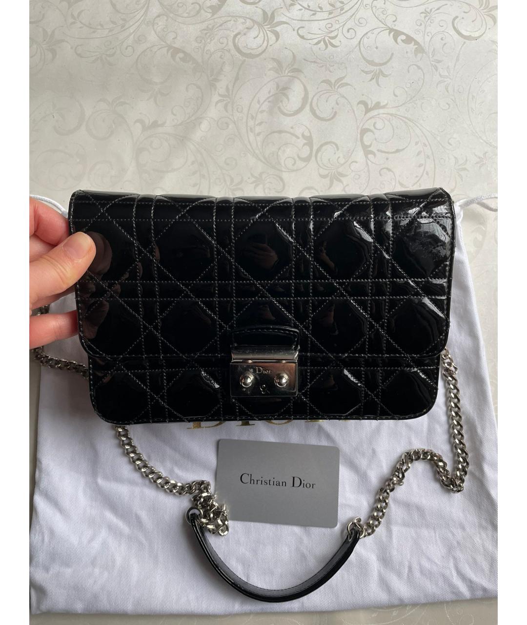 CHRISTIAN DIOR Черная сумка через плечо из лакированной кожи, фото 7