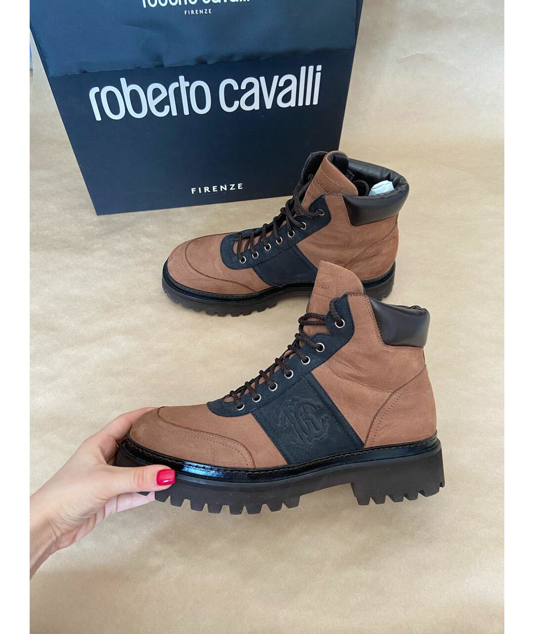 ROBERTO CAVALLI Коричневые нубуковые высокие ботинки, фото 2