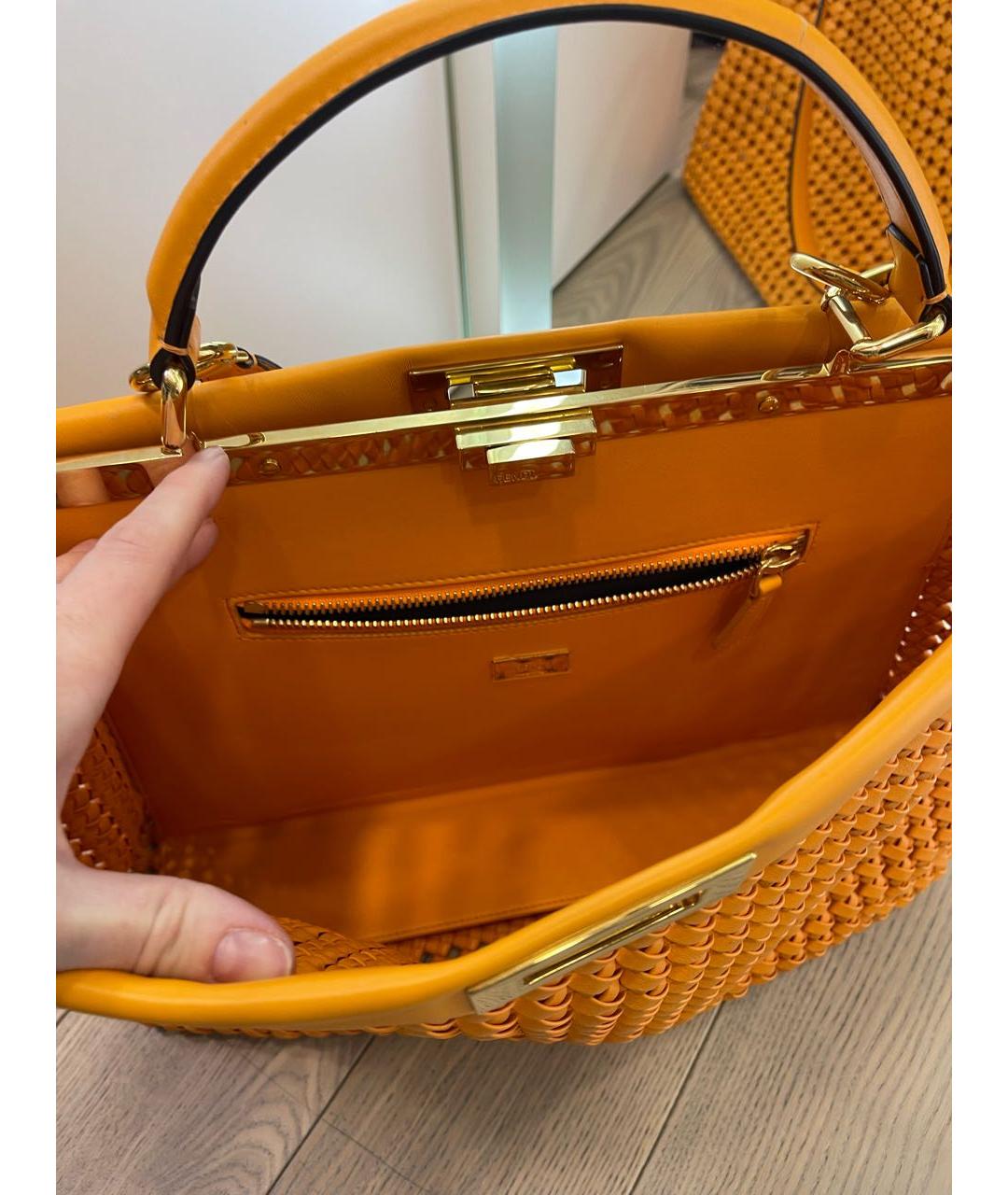 FENDI Оранжевая кожаная сумка с короткими ручками, фото 3