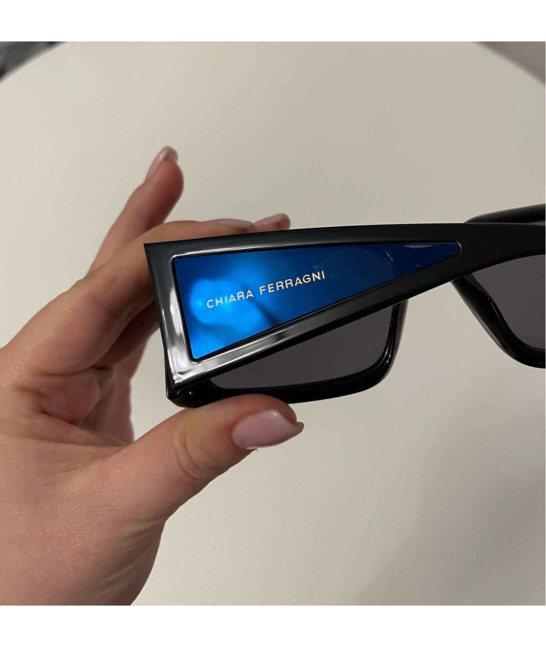 CHIARA FERRAGNI Темно-синие пластиковые солнцезащитные очки, фото 3