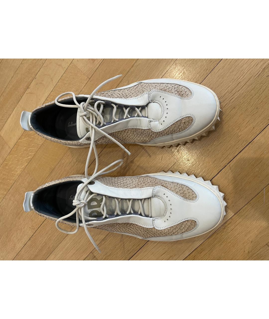 SALVATORE FERRAGAMO Белые кожаные низкие кроссовки / кеды, фото 2