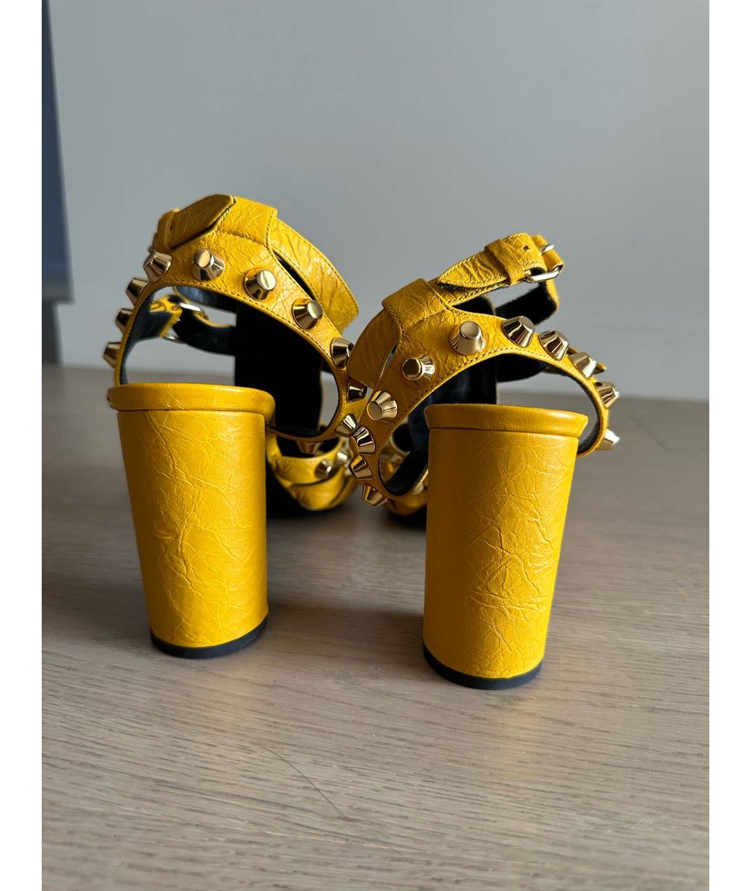 BALENCIAGA Желтые кожаные босоножки, фото 3