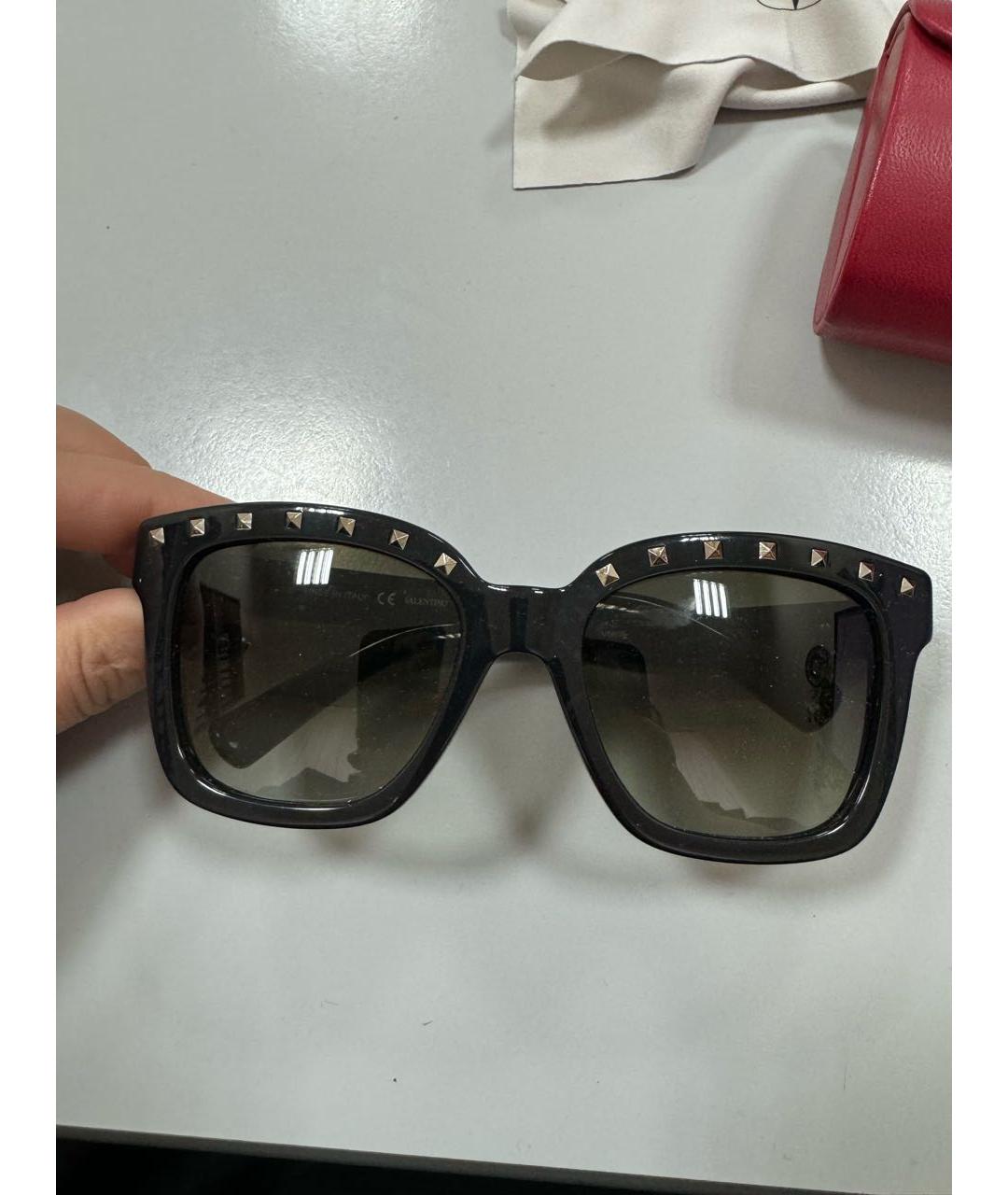 VALENTINO Черные пластиковые солнцезащитные очки, фото 3