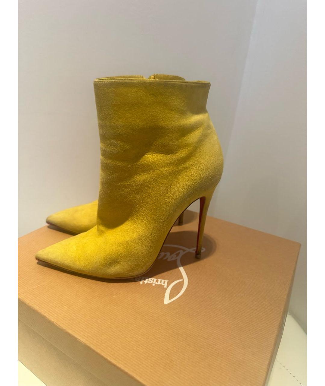 CHRISTIAN LOUBOUTIN Желтые замшевые ботильоны, фото 9
