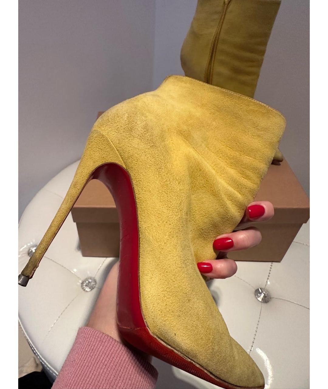 CHRISTIAN LOUBOUTIN Желтые замшевые ботильоны, фото 2