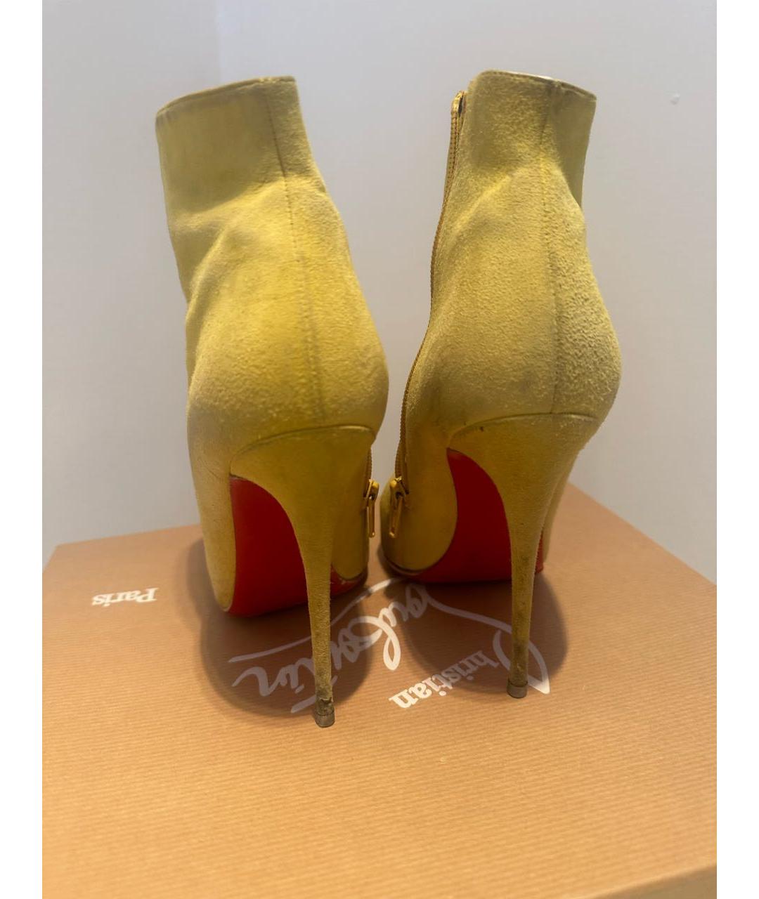 CHRISTIAN LOUBOUTIN Желтые замшевые ботильоны, фото 3