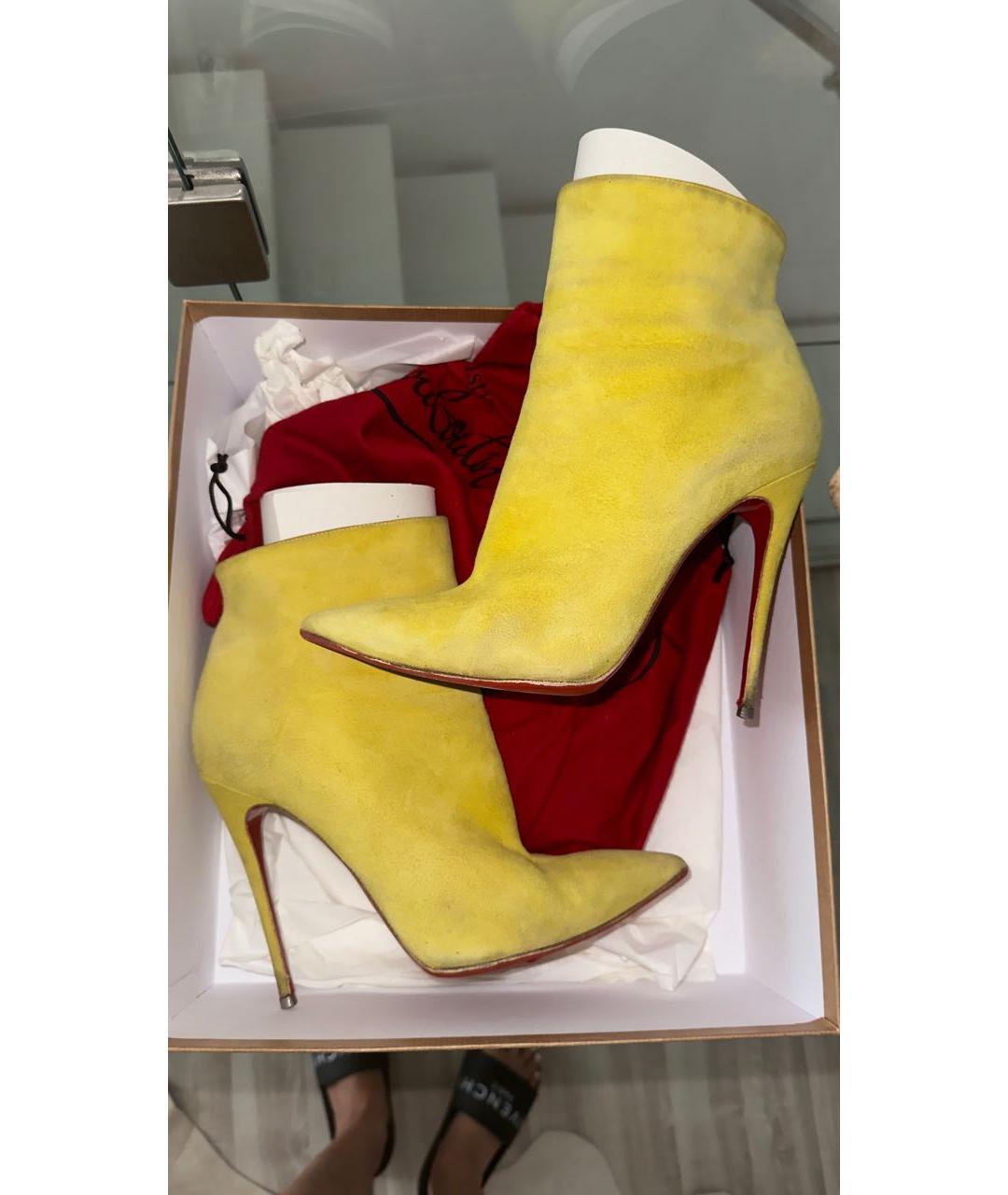 CHRISTIAN LOUBOUTIN Желтые замшевые ботильоны, фото 8