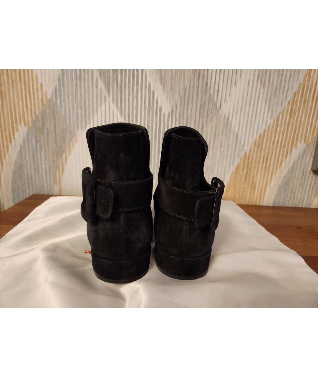 ROGER VIVIER Черные замшевые ботинки, фото 4