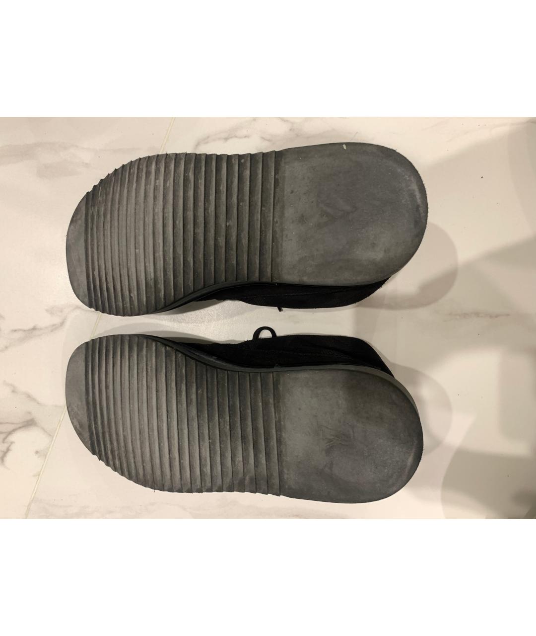 LOUIS VUITTON PRE-OWNED Черные замшевые низкие ботинки, фото 5