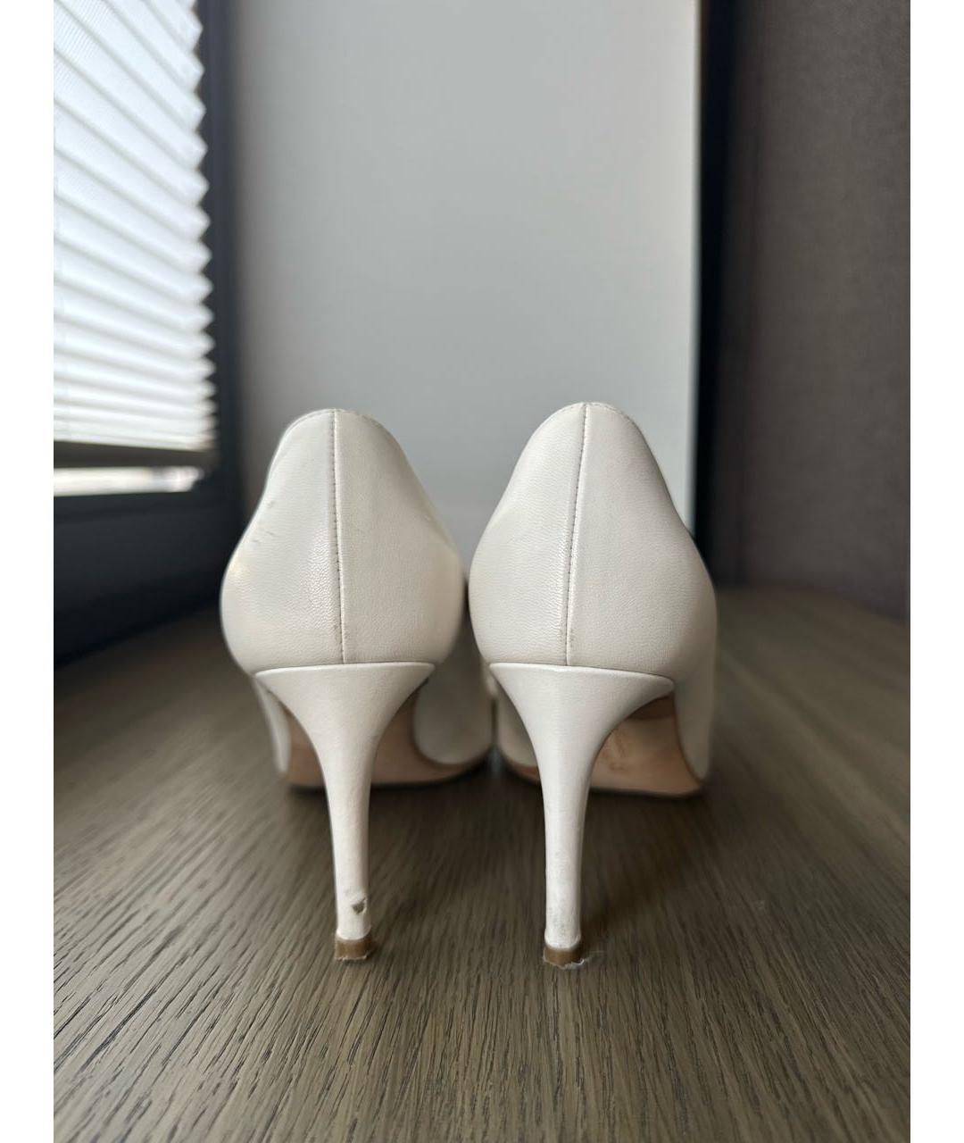 RUPERT SANDERSON Белые кожаные свадебные туфли на среднем каблуке, фото 4