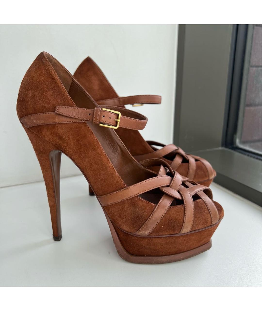 SAINT LAURENT Коричневые замшевые босоножки, фото 2