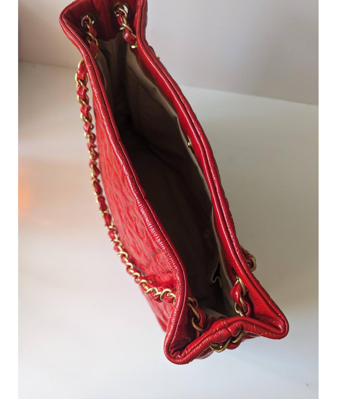 CHANEL PRE-OWNED Красная сумка тоут из лакированной кожи, фото 4