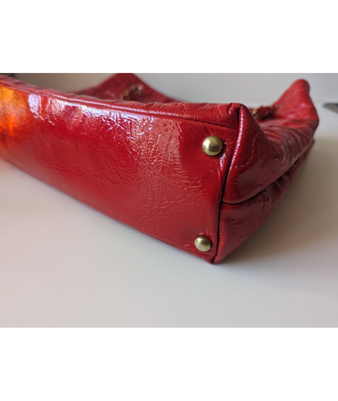 CHANEL PRE-OWNED Красная сумка тоут из лакированной кожи, фото 6