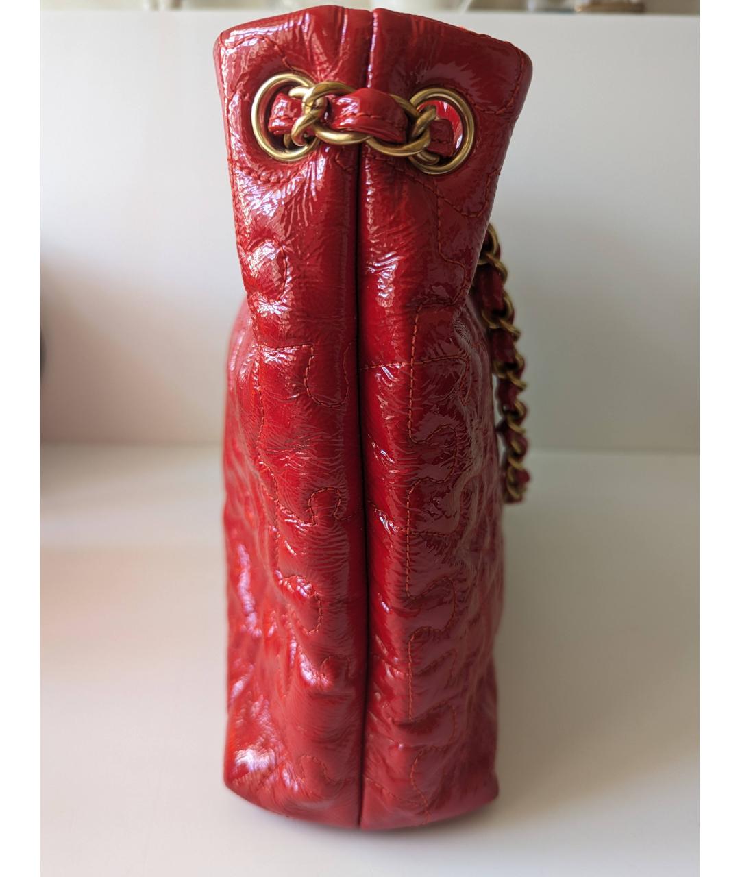 CHANEL PRE-OWNED Красная сумка тоут из лакированной кожи, фото 7
