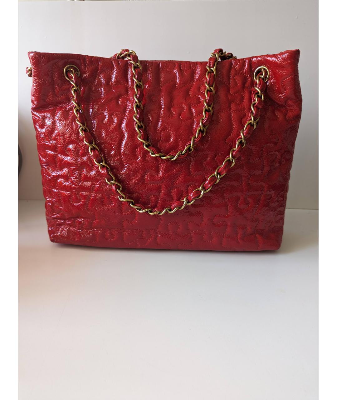CHANEL PRE-OWNED Красная сумка тоут из лакированной кожи, фото 3