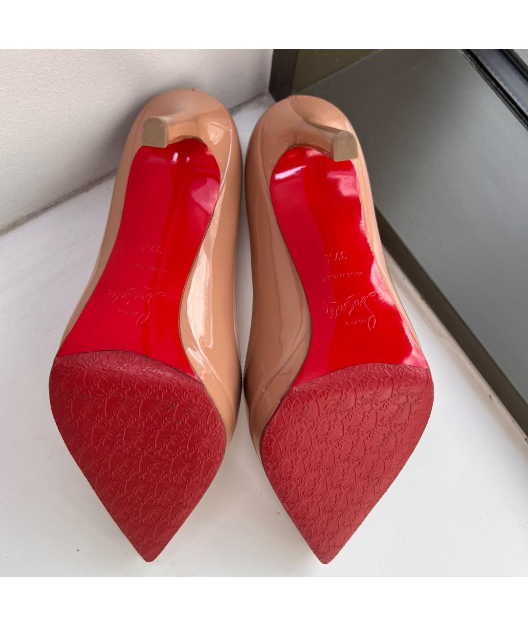 CHRISTIAN LOUBOUTIN Бежевые туфли из лакированной кожи, фото 3