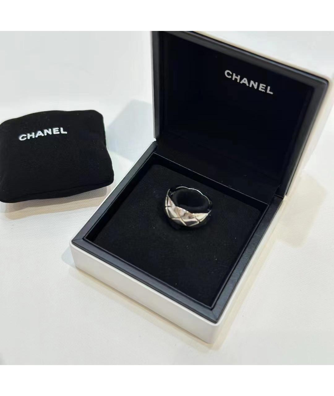 CHANEL PRE-OWNED Кольцо из белого золота, фото 3