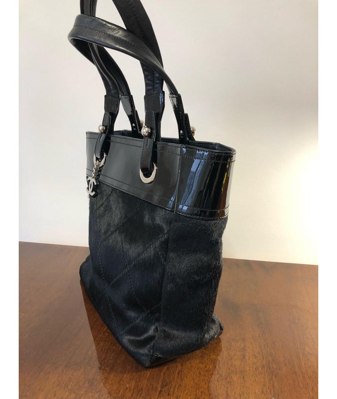 CHANEL PRE-OWNED Черная меховая сумка с короткими ручками, фото 4