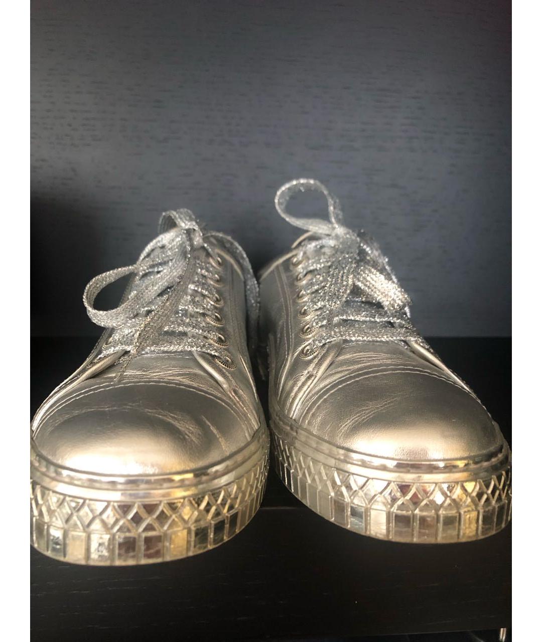 CHANEL PRE-OWNED Серебряные кожаные кеды, фото 4
