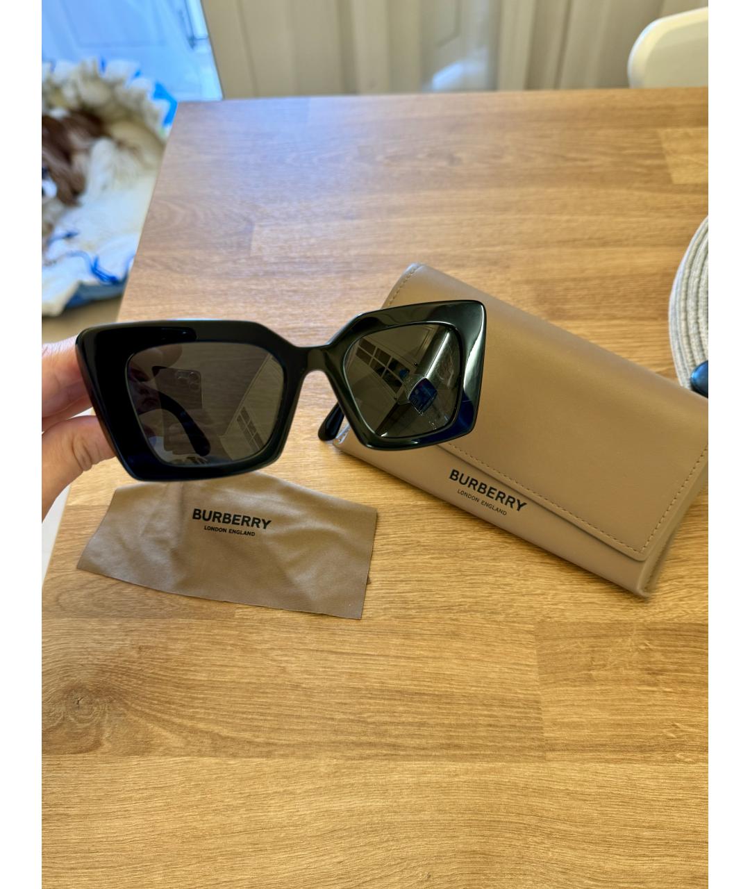 BURBERRY Черные пластиковые солнцезащитные очки, фото 6