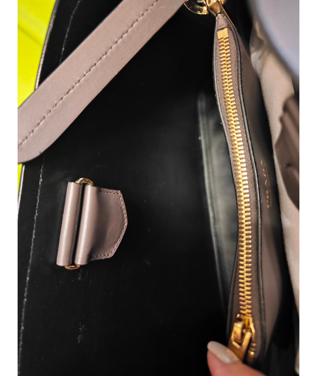 PRADA Серая кожаная сумка с короткими ручками, фото 8