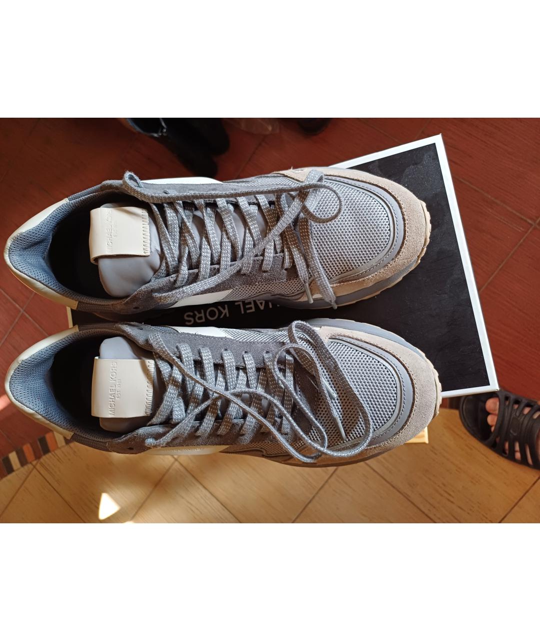 MICHAEL KORS Серые кожаные низкие кроссовки / кеды, фото 2