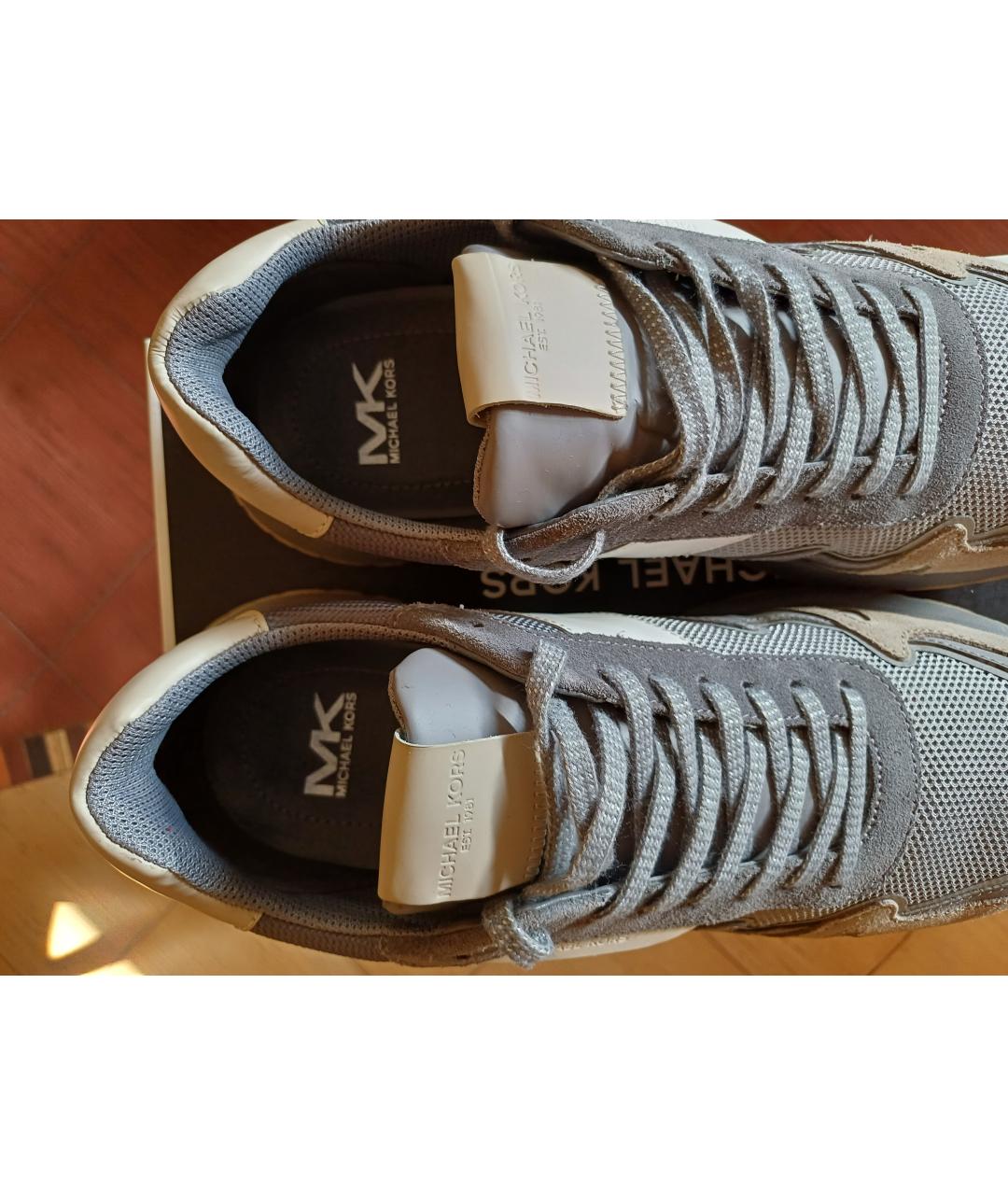 MICHAEL KORS Серые кожаные низкие кроссовки / кеды, фото 3