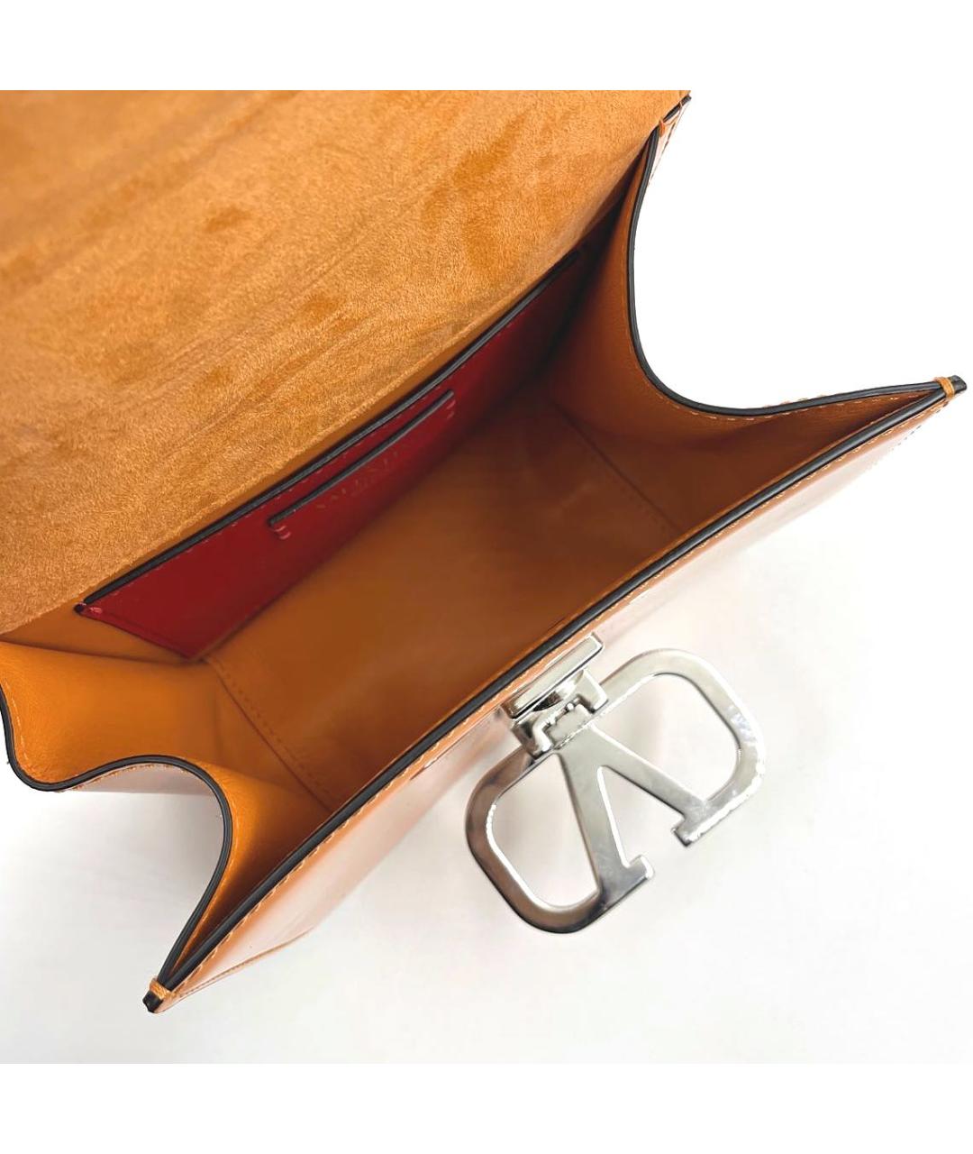 VALENTINO Оранжевая сумка через плечо из лакированной кожи, фото 5