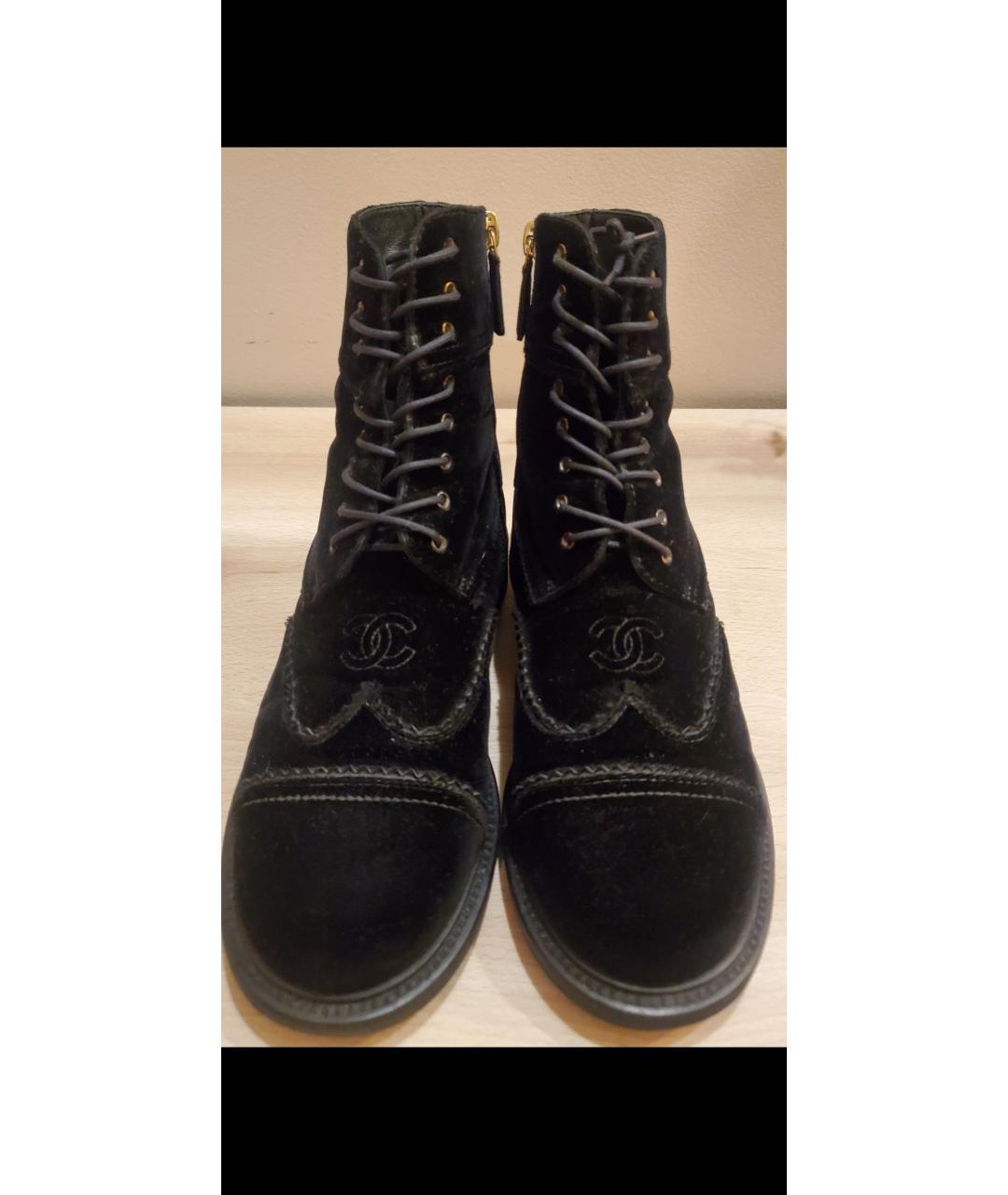 CHANEL PRE-OWNED Черные бархатные ботинки, фото 2