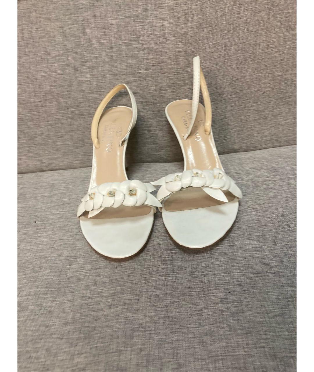 VALENTINO Белые кожаные босоножки, фото 2