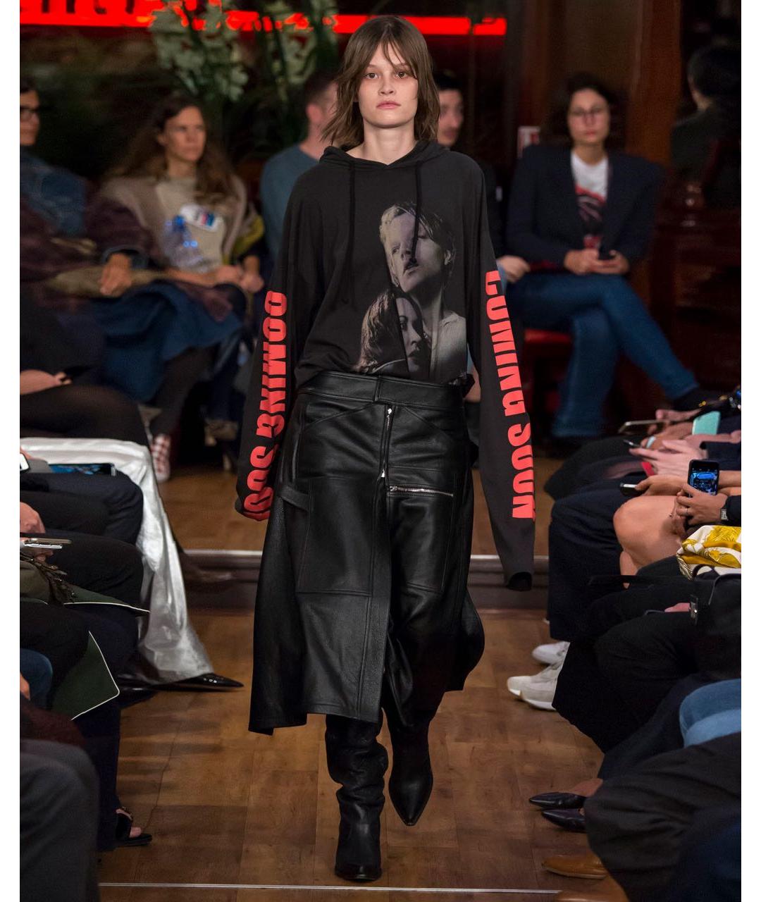 VETEMENTS Черная кожаная юбка-шорты, фото 4